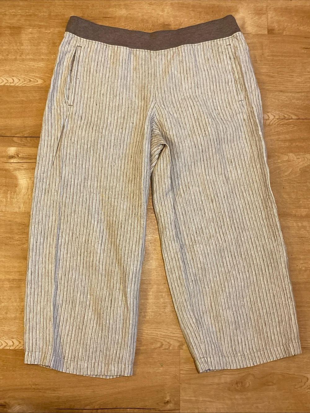 J. Jill Cropped Ribbed Linen-Blend Pants in Beige with Brown Waistband